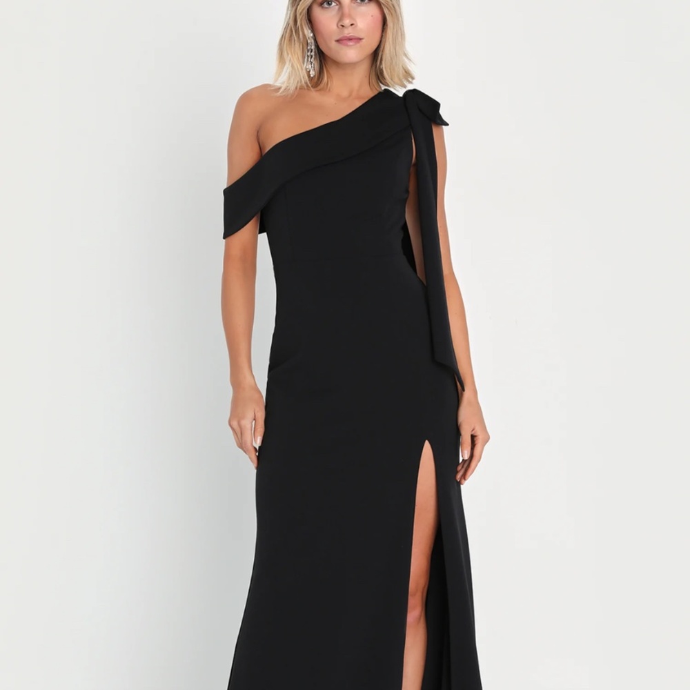 Black Gown- Lulus